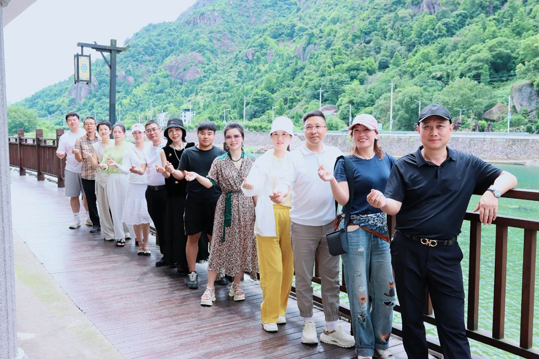 “激情夏日，踏浪仙溪”樂創(chuàng)會樂成一組開展主題團建活動